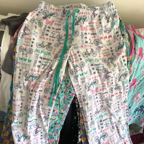 Lounge pants and tee shirts - Picture 7 of 8